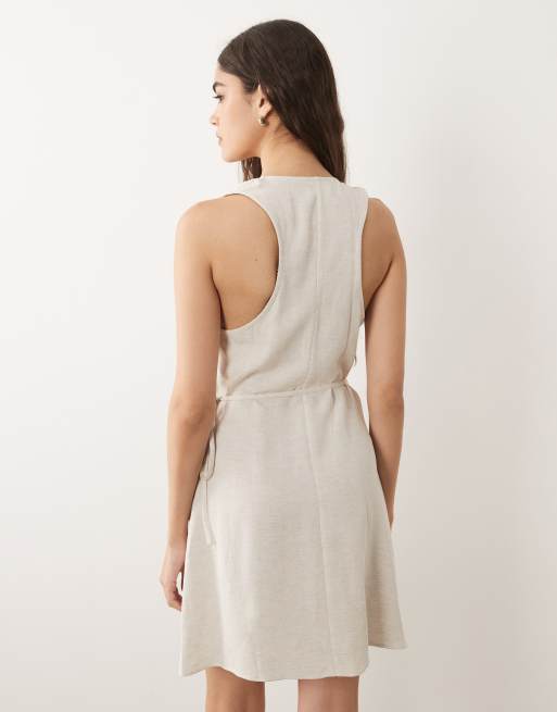 ASOS DESIGN - Vestido corto beis cruzado con cuello halter de mezcla de lino, 3 de 4