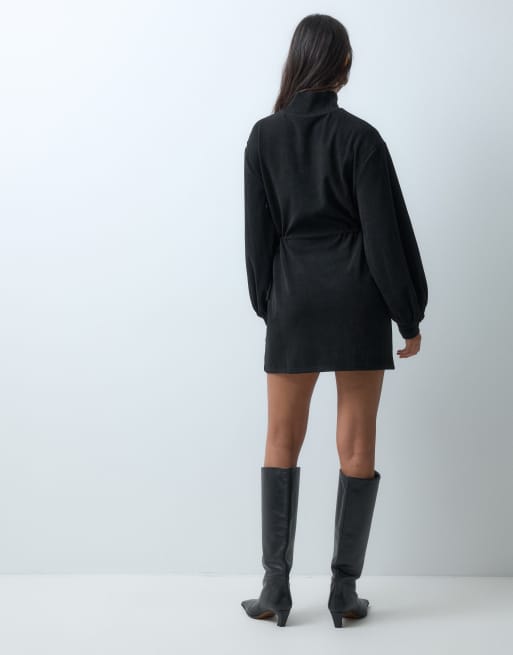 ASOS DESIGN vestido corto de pana suave con cintura ajustable en negro, 4 de 5