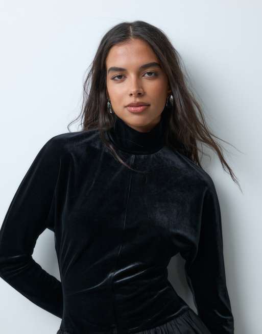 ASOS DESIGN vestido corto de terciopelo con bajo globo en negro, 4 de 5