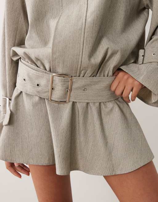 ASOS DESIGN - Vestido corto gris a rayas estilo blusón con cuello alzado y cremallera, 2 de 4