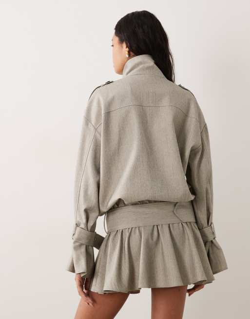 ASOS DESIGN - Vestido corto gris a rayas estilo blusón con cuello alzado y cremallera, 4 de 4