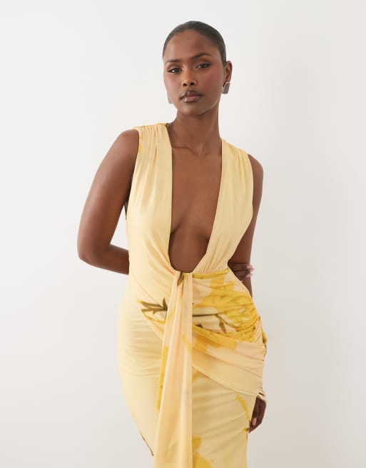 ASOS DESIGN - Vestido largo amarillo escotado con estampado floral y detalle de fular drapeado, 4 de 4