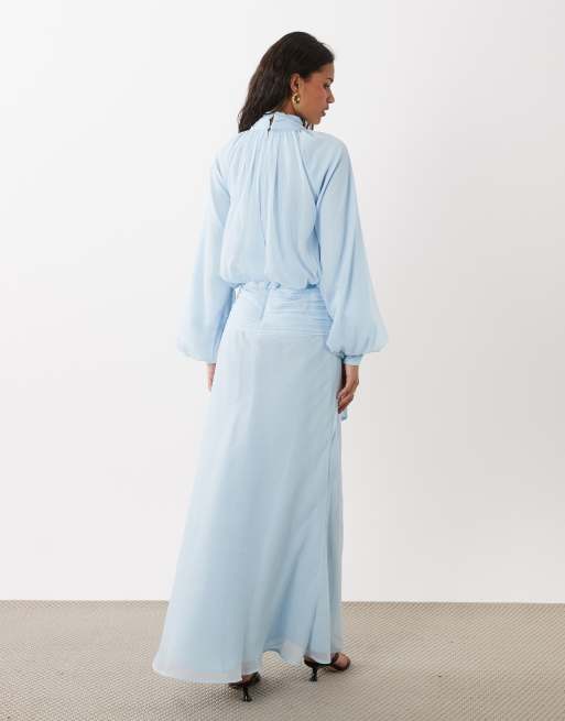 ASOS DESIGN - Vestido largo azul claro drapeado con cuello alto con fular de chifón, 4 de 4