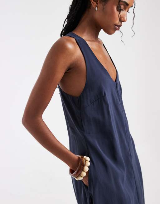 ASOS DESIGN - Vestido largo azul marino de corte recto sin mangas con cuello de pico, 2 de 4