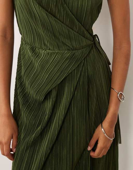 ASOS DESIGN - Vestido largo caqui oscuro plisado sin mangas con lazada delantera envolvente, 4 de 4