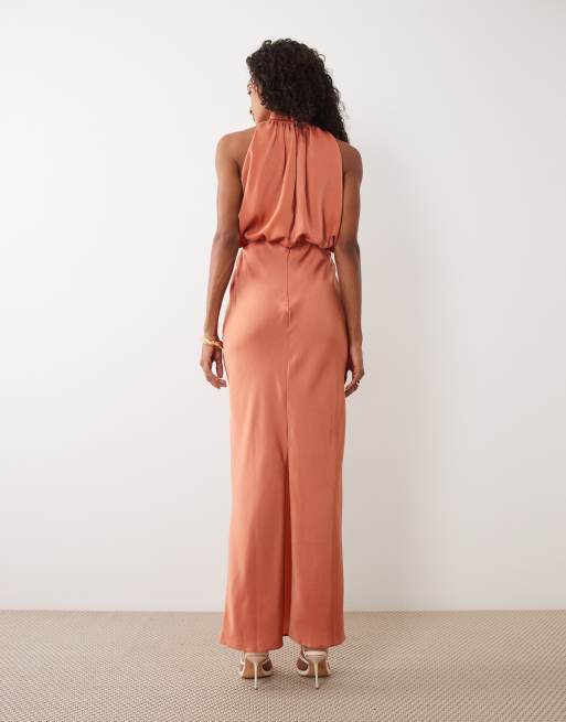 ASOS DESIGN - Vestido largo color cobre estilo blusón con cuello halter de satén, 2 de 4