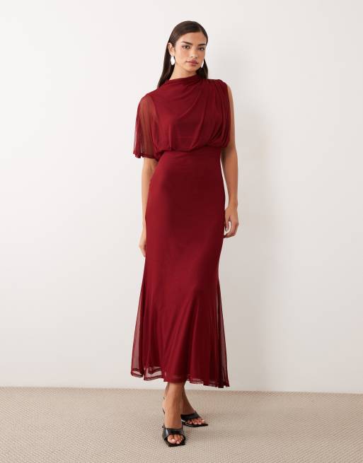 ASOS DESIGN vestido largo con una manga y cuerpo drapeado en burdeos, 2 de 4