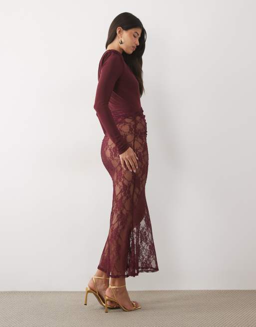ASOS DESIGN vestido largo de encaje de manga larga con detalle drapeado en burdeos, 4 de 4