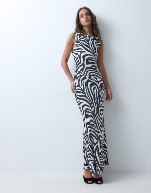 ASOS DESIGN vestido largo de satén con espalda drapeada y estampado de cebra, 2 de 5