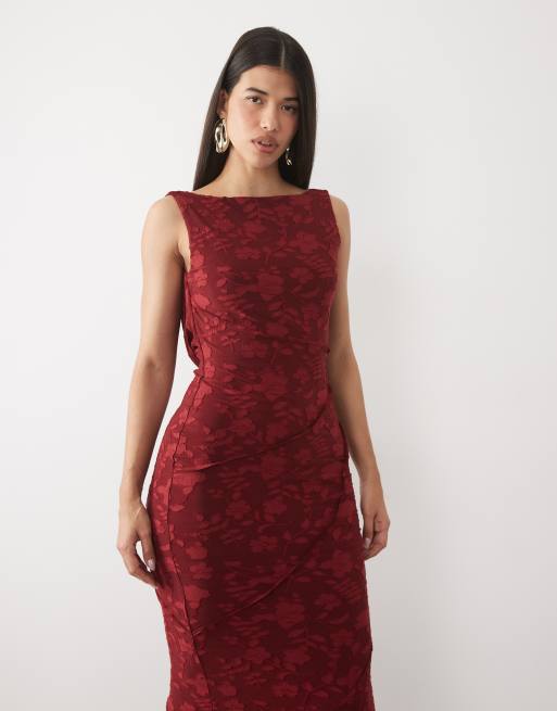 ASOS DESIGN vestido largo devoré con costuras sin rematar y espalda drapeada en color vino, 1 de 4
