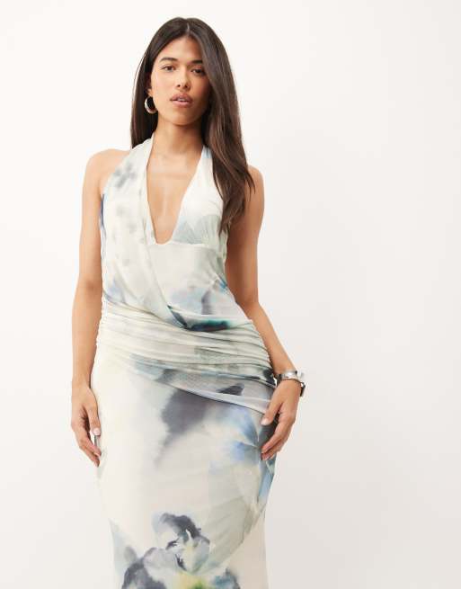 ASOS DESIGN - Vestido largo halter estampado con detalle de banda drapeada en flores azules, 2 de 4