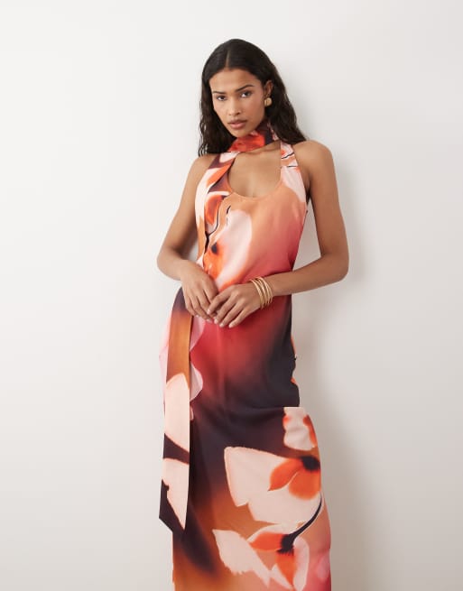 ASOS DESIGN - Vestido largo rosa técnico con estampado floral, cuello ancho y fular, 2 de 4