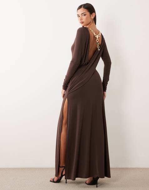 ASOS DESIGN vestido largo sin espalda con detalle de herrajes dorados en color chocolate - view 1