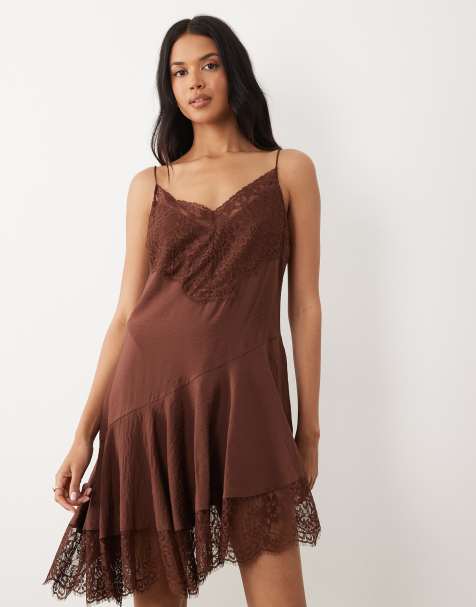 ASOS DESIGN - Vestido lencero corto marrón chocolate con bajo asimétrico y ribete de encaje - view 1