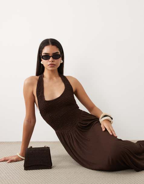 ASOS DESIGN vestido maxi arrugado con cuello halter en chocolate - view 1