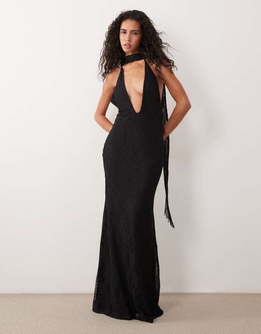 ASOS DESIGN vestido maxi de encaje halter sin espalda tipo sirena con detalle de bufanda con flecos en negro, 1 de 4