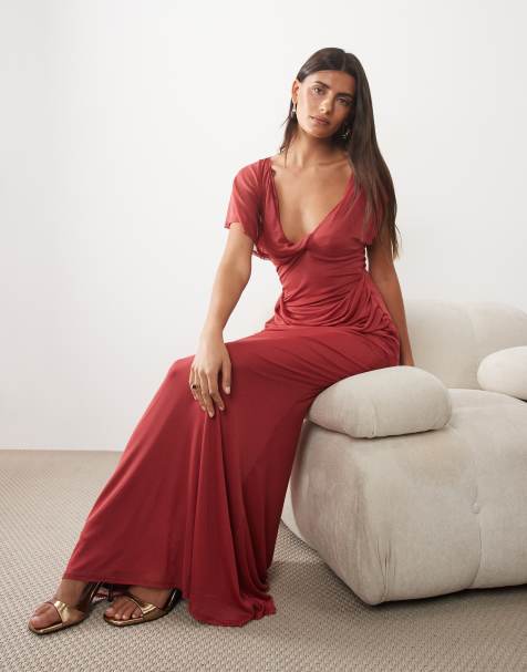 ASOS DESIGN vestido maxi de malla drapeada con manga asimétrica en burdeos - view 1