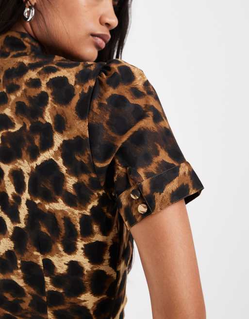 ASOS DESIGN - vestido maxi de manga corta con cuello alto y estampado de leopardo, 4 de 4