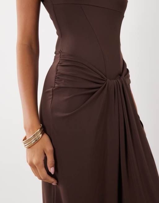 ASOS DESIGN - vestido maxi elástico moldeador en chocolate, 3 de 4