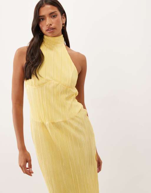ASOS DESIGN vestido maxi plisado con cuello halter en amarillo, 4 de 4