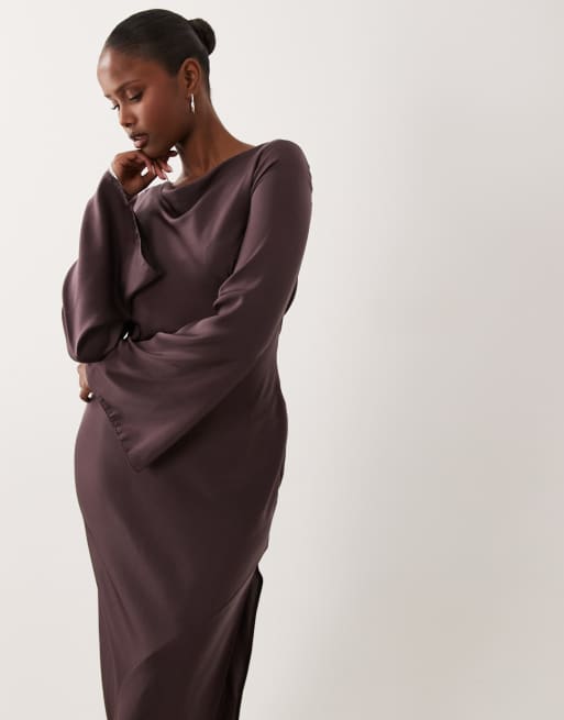 ASOS DESIGN - vestido maxi satinado con mangas acampanadas en marrón ciruela marmoleado, 3 de 4