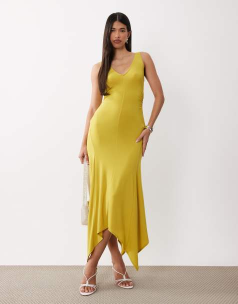 ASOS DESIGN - Vestido midi amarillo verdoso ceñido con cuello de pico y bajo de picos de tejido suave - view 1