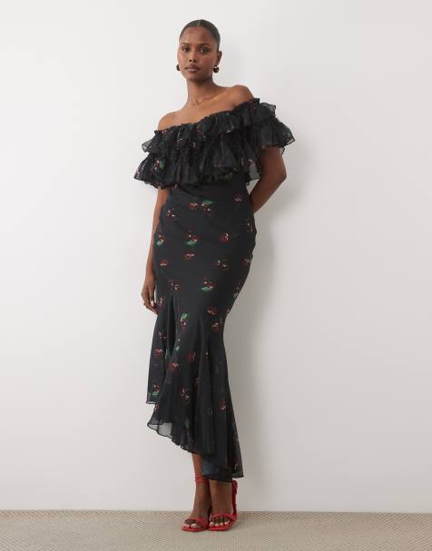 ASOS DESIGN - vestido midi con mezcla de encaje, escote Bardot, hombros descubiertos y volante, estampado cereza oscuro - view 1