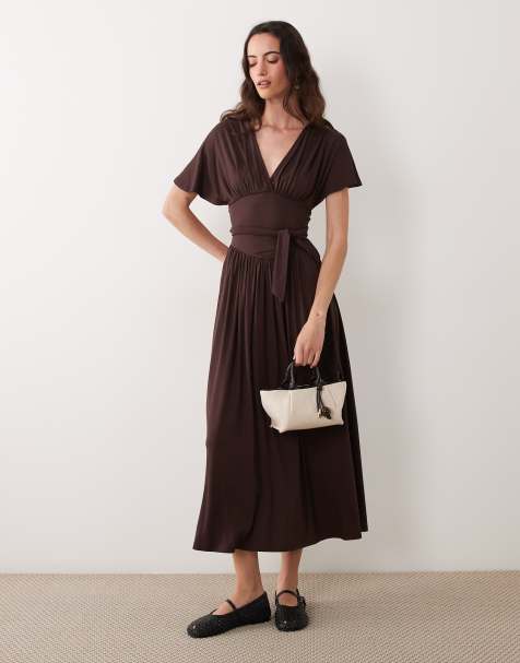 ASOS DESIGN Vestido midi cruzado con cuello de pico en negro - view 1