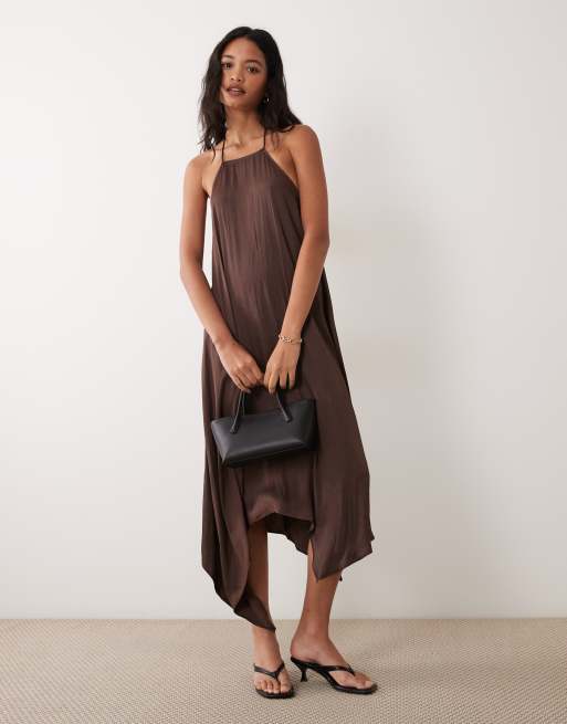 ASOS DESIGN - vestido midi halter con bajo asimétrico en marrón chocolate, 2 de 4