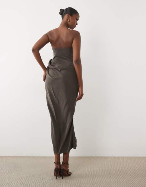 ASOS DESIGN - Vestido midi largo palabra de honor con drapeado y abertura en chocolate, 3 de 4