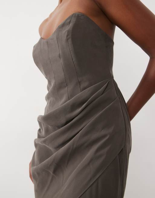 ASOS DESIGN - Vestido midi largo palabra de honor con drapeado y abertura en chocolate, 4 de 4