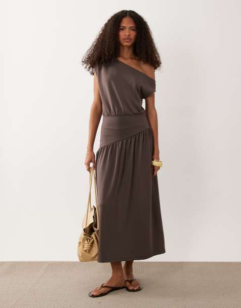 ASOS DESIGN - Vestido midi marrón chocolate con hombro caído y cintura entallada asimétrica - view 1