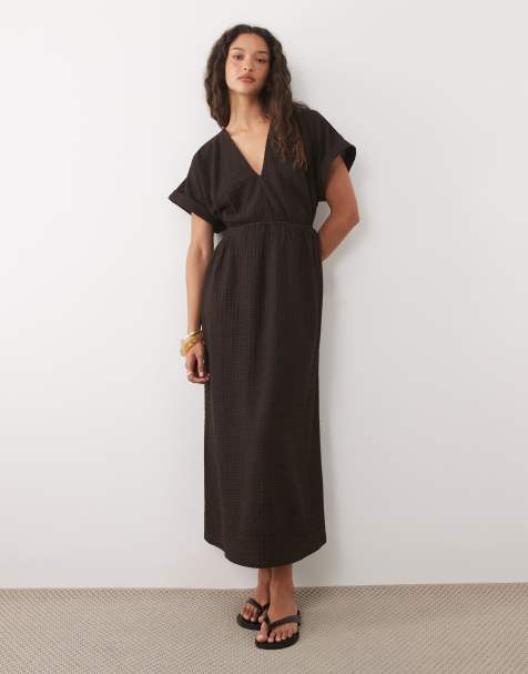 ASOS DESIGN - Vestido midi marrón con vuelo de punto texturizado - view 1