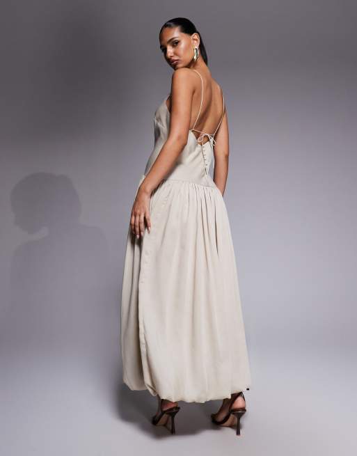 ASOS DESIGN - vestido midi recto de satén al bies con bajo abullonado en piedra, 2 de 4