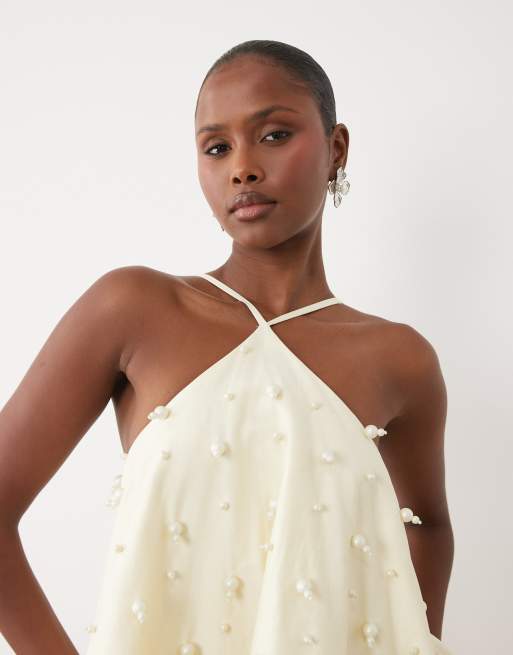 ASOS DESIGN - Vestido mini con cuello halter y cuentas adornadas con perlas en crema, 4 de 4
