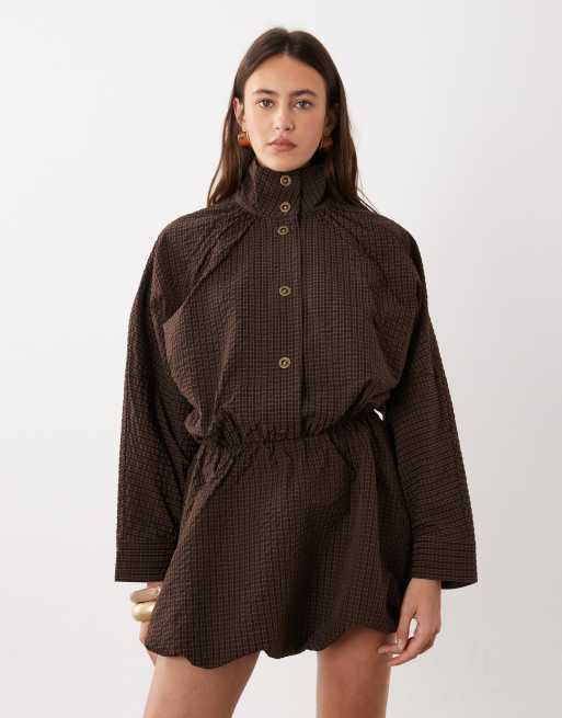 ASOS DESIGN - vestido mini de botones estilo track con falda abullonada a cuadros chocolate, 2 de 4