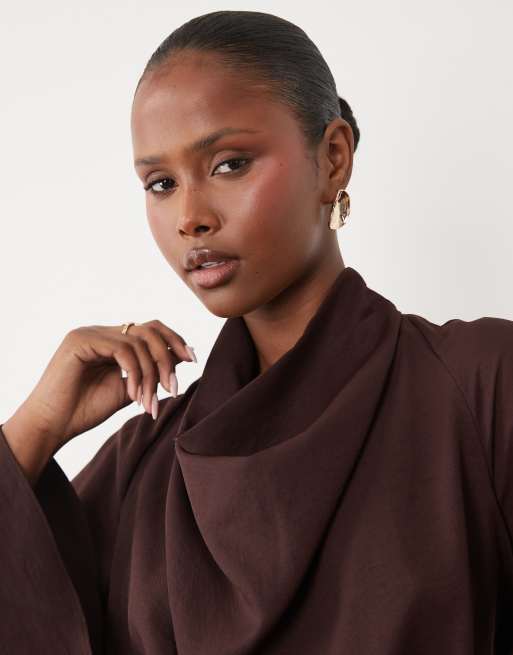 ASOS DESIGN vestido mini de manga larga con cuello desbocado en chocolate, 2 de 4