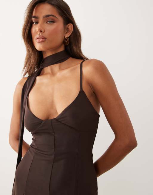 ASOS DESIGN - Vestido mini godet estampado en marrón con detalle de pañuelo, 2 de 4