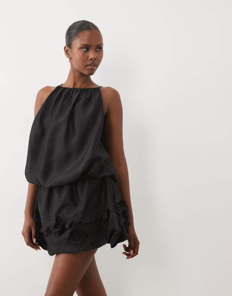 ASOS DESIGN - Vestido mini halter con bajo de flores aplicadas en negro - view 1