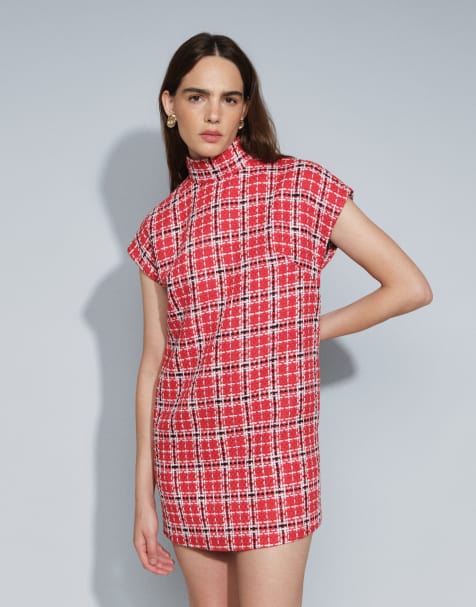 ASOS DESIGN - Vestido mini rojo de bouclé con cuello alto alzado - view 1