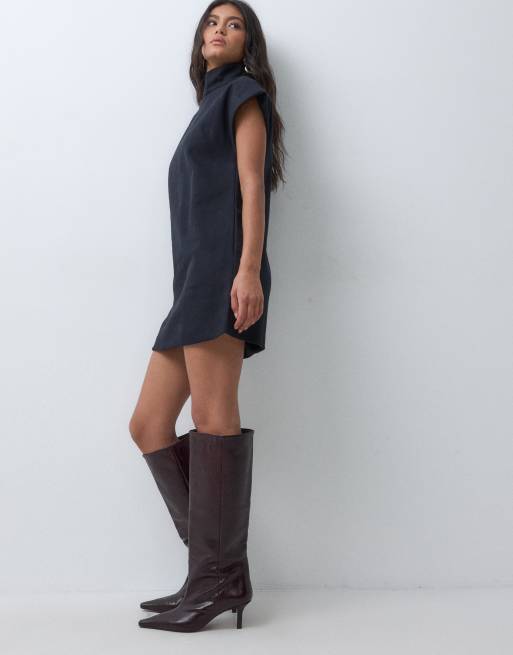 ASOS DESIGN vestido mini smock de cuello alzado en sarga texturizada negra, 2 de 5