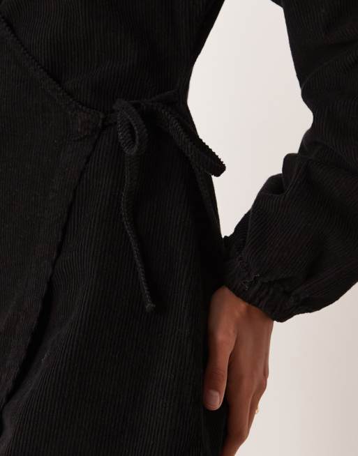 ASOS DESIGN - Vestito a portafoglio in tessuto a coste nero con maniche a sbuffo, 2 di 4