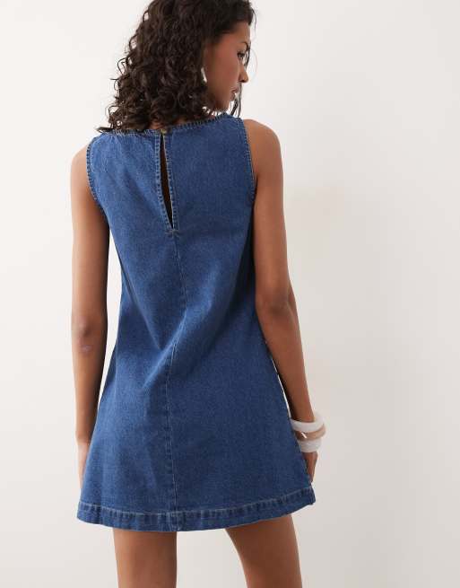 ASOS DESIGN - Vestito a trapezio con corpino aderente e gonna svasata in denim blu medio, 4 di 4