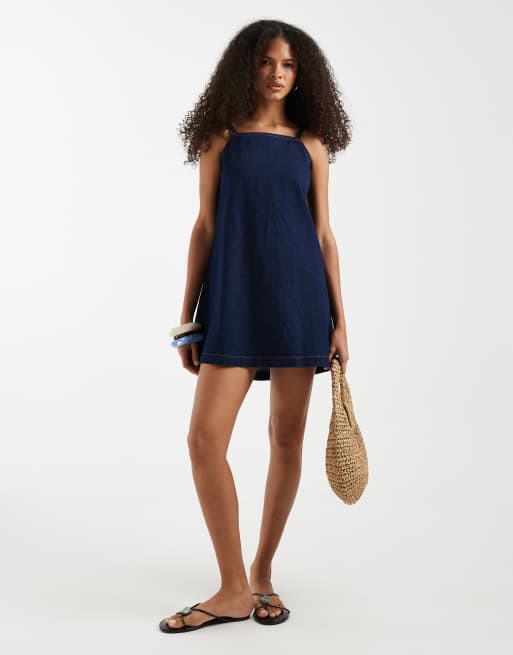 ASOS DESIGN - Vestito a trapezio corto con scollo a V profondo sul retro lavaggio blu, 3 di 4