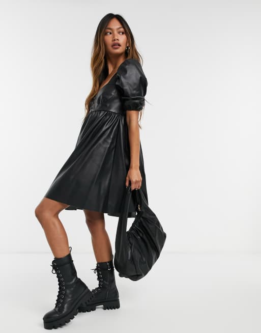 ASOS DESIGN - Vestito babydoll corto e svasato nero in pelle sintetica, 4 di 4