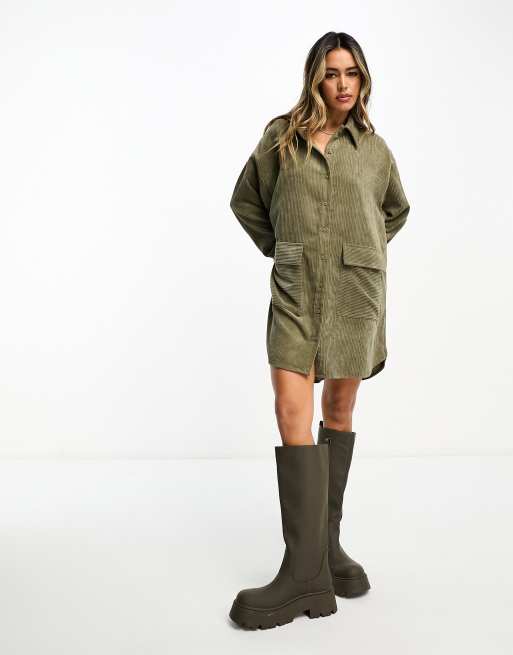 ASOS DESIGN - Vestito camicia corto in velluto a coste verde oliva oversize extra largo con tasche