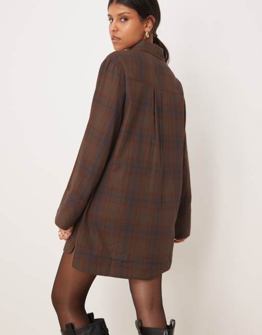 ASOS DESIGN - Vestito camicia corto marrone a quadri con polsini ampi e tasche oversize, 3 di 4