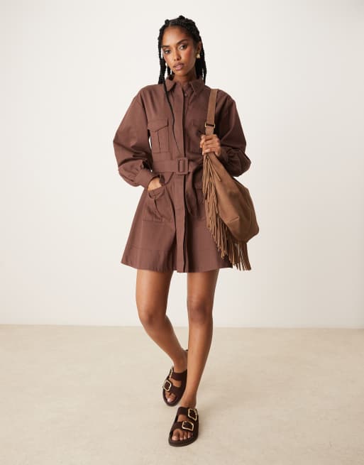 ASOS DESIGN - Vestito camicia corto multitasche color cioccolato con cintura