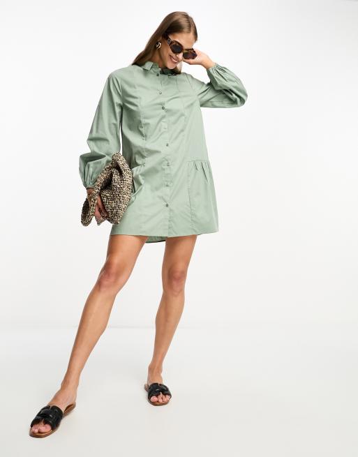 ASOS DESIGN - Vestito camicia corto punto smock kaki con dettaglio raccolto e bottoni 