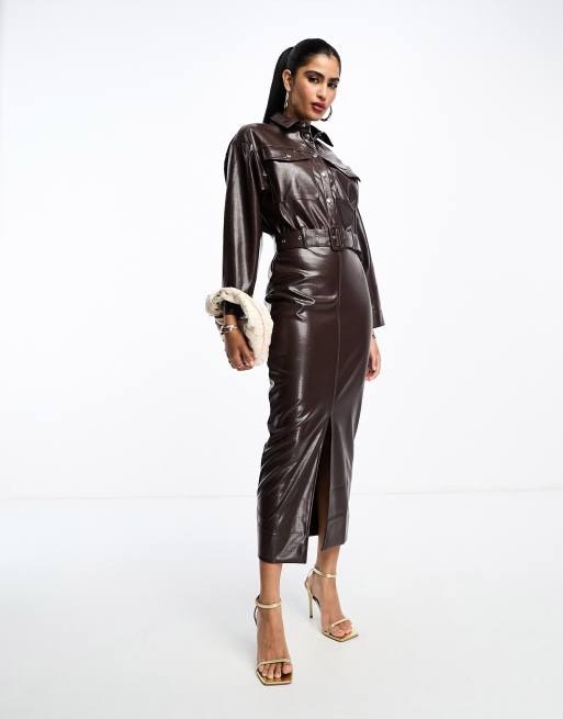ASOS DESIGN - Vestito camicia midi in pelle sintetica marrone effetto coccodrillo con bottoni e maniche a campana